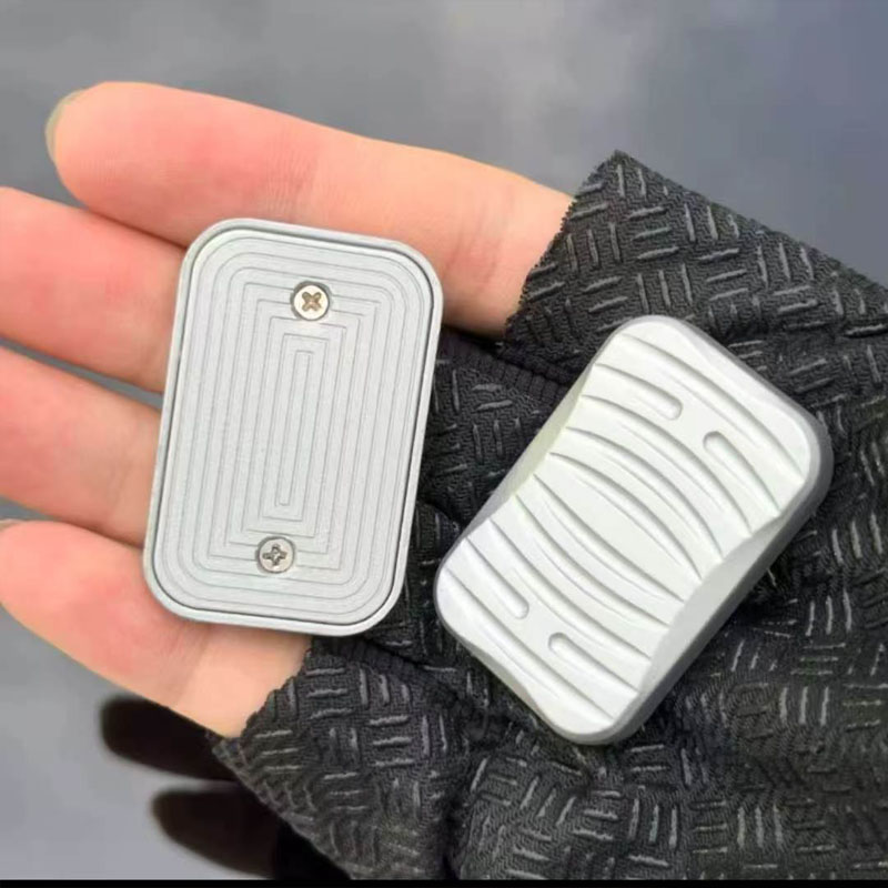 インフィニット・フィジェット・スライダー 磁気プッシュカード - Cool Office Tech Gadgets のレビューと価格