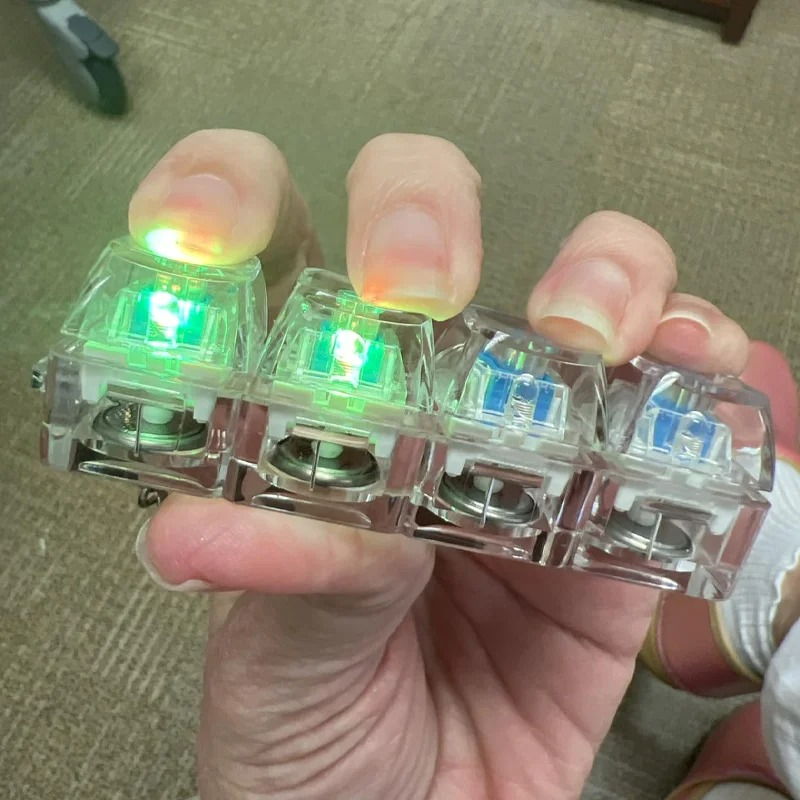 新しいストレス解消キーボードキーホルダー、オフィスや自宅で使 - Home Office Tech Gadgets のレビューと価格
