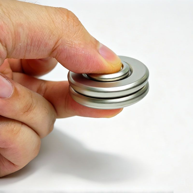新製品 UFO メタル フィジェットスピナー クリッカー 静 - Cool Office Tech Gadgets のレビューと価格